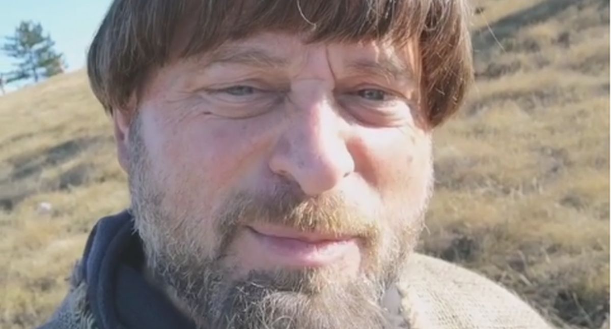VIDEO Rene u kostimu zapjevao Dinamovu himnu, zubi i frizura ukrali pozornost