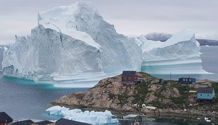 Golemi ledenjak prijeti selu na Grenlandu