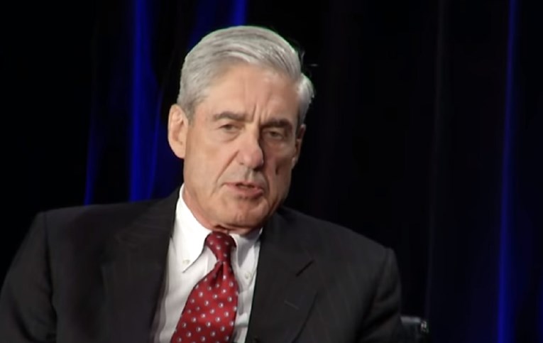 On je Trumpova noćna mora, ali javnost ga obožava. Tko je Robert Mueller?