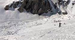 VIDEO Lavina na švicarskom skijalištu, izvučene četiri osobe. Potraga traje