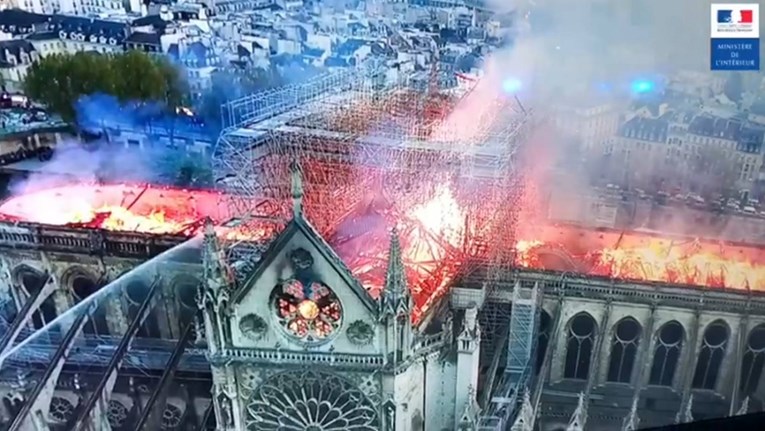 VIDEO Vlada objavila snimke koje prikazuju sav užas požara u Notre-Dameu