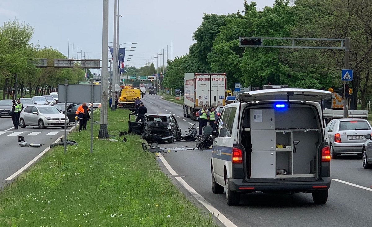 VIDEO Težak sudar tri auta u Zagrebu, dvoje ljudi završilo u bolnici