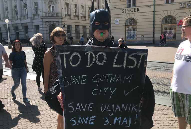 VIDEO Na prosvjed radnika Uljanika i 3. maja došao i Batman
