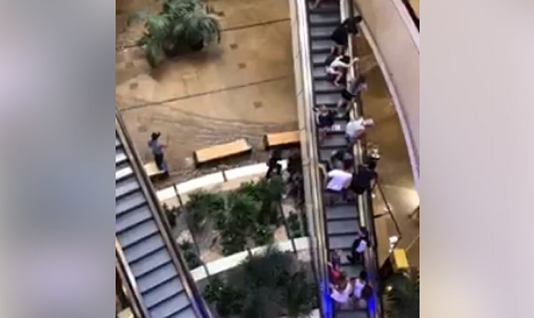 VIDEO Pogledajte snimke iz njemačkog trgovačkog centra: "Ovo je kao u filmovima apokalipse"