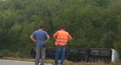 Četiri osobe ozlijeđene u prevrtanju autobusa kod Mostara