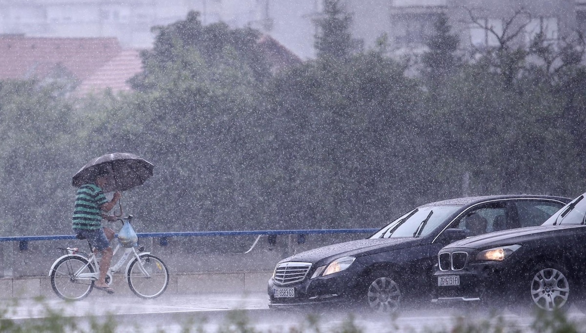 Grmljavinsko nevrijeme protutnjalo Zagrebom pa otišlo prema jugozapadu