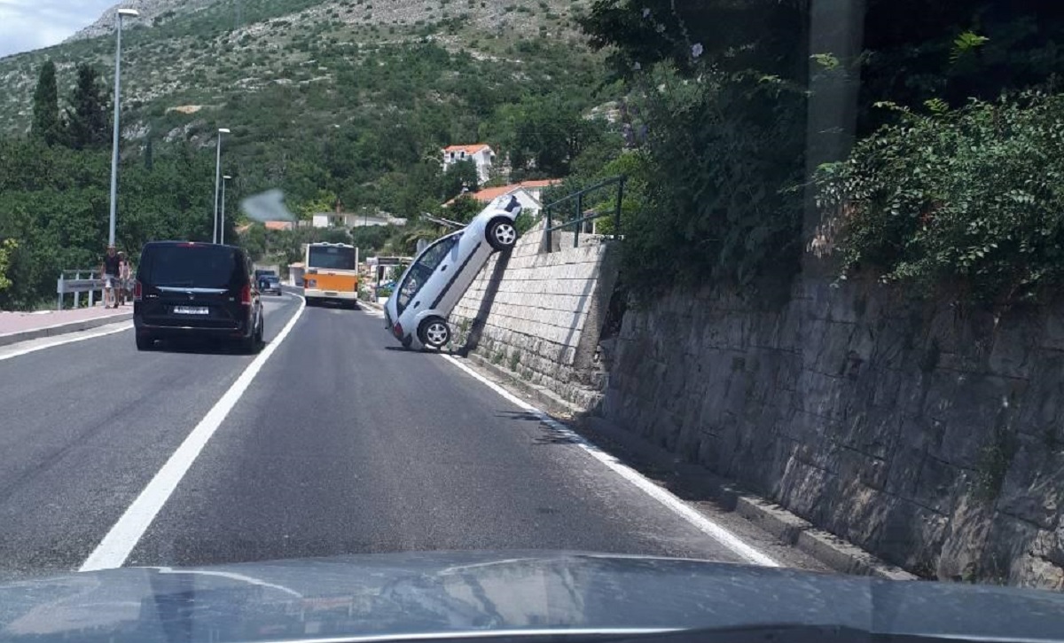 FOTO Bizarna nesreća na magistrali kod Dubrovnika, kako se ovo dogodilo?