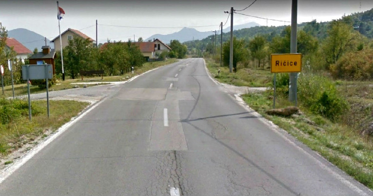Muškarac kod Gračaca sletio s ceste i poginuo