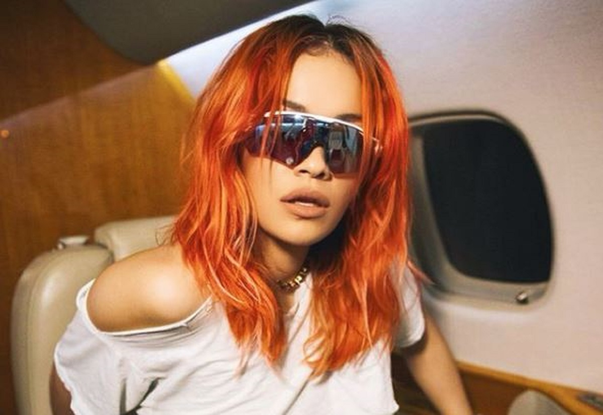 Rita Ora objavila novi spot pa se skinula u minijaturni bikini