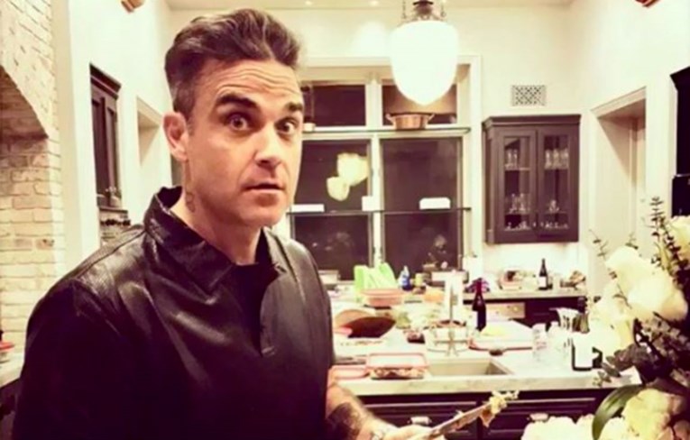 Pjevač Robbie Williams uz pomoć surogat majke postao je otac treći put