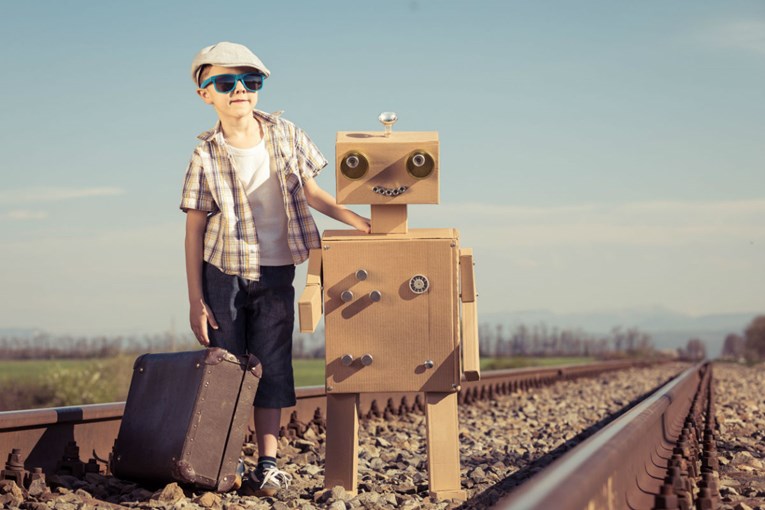 Djeci koja se nemaju s kim igrati društvo može praviti robot učitelj