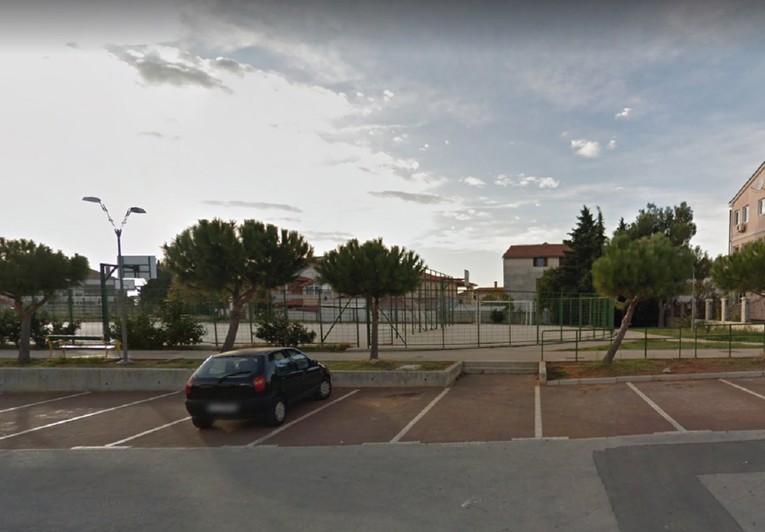 Na božićno jutro trojica u Puli brutalno pretukla mladića