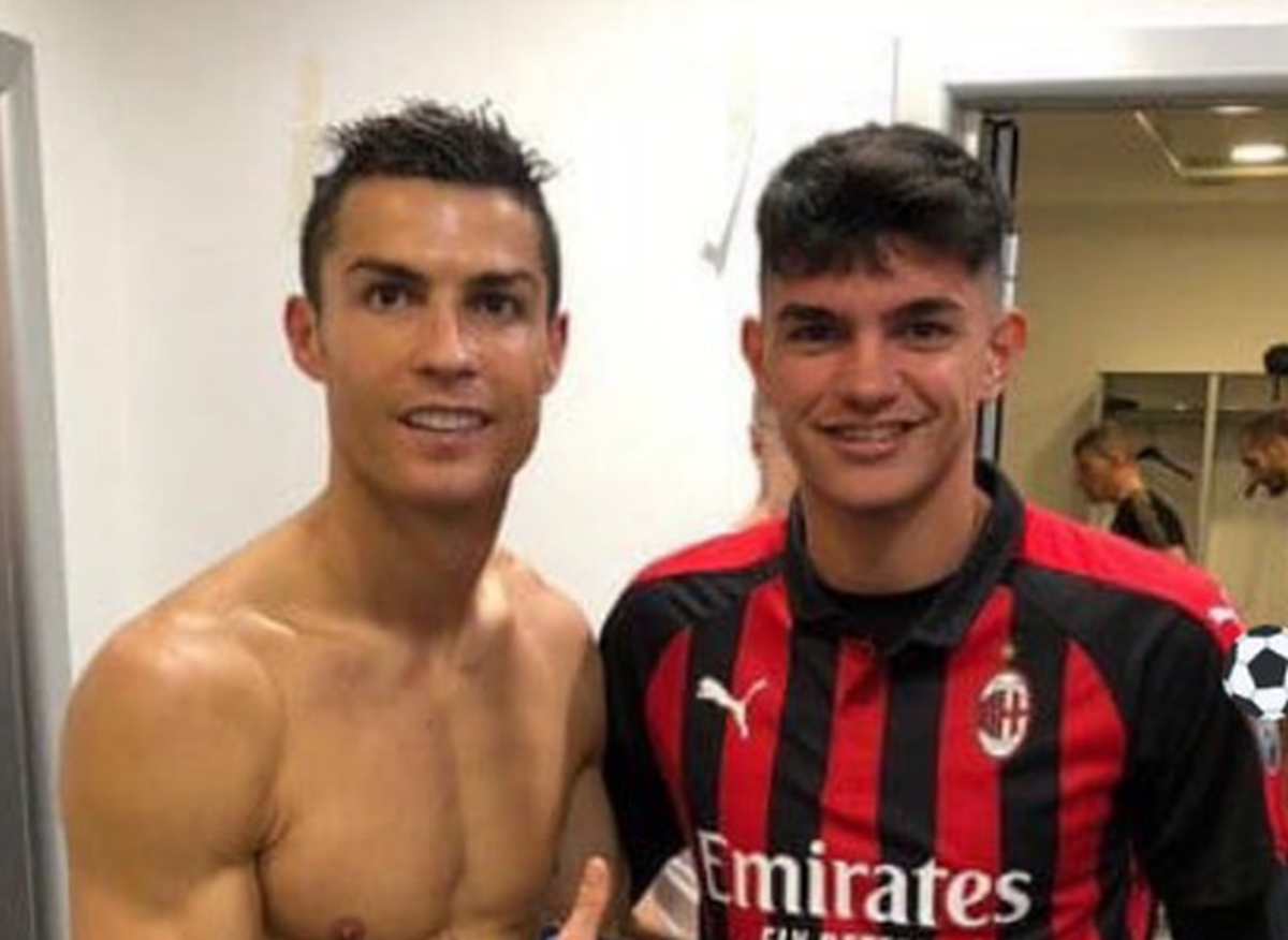 Nogometaš pozirao s Ronaldom, svu pozornost ukrao Chiellinijev penis u pozadini