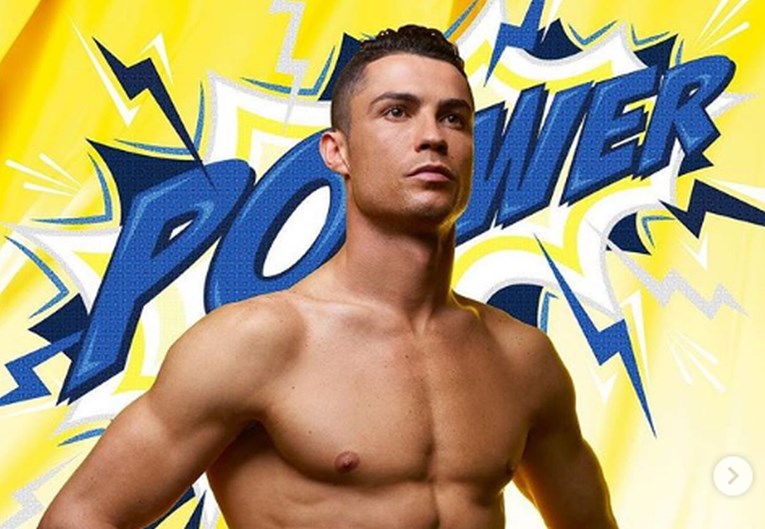Ronaldo pozirao u donjem rublju, pozornost ukrala izbočina u boksericama