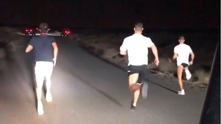 VIDEO Zato je najveći: Ronaldo na odmoru po noći trči pustinjom oko Dubaija
