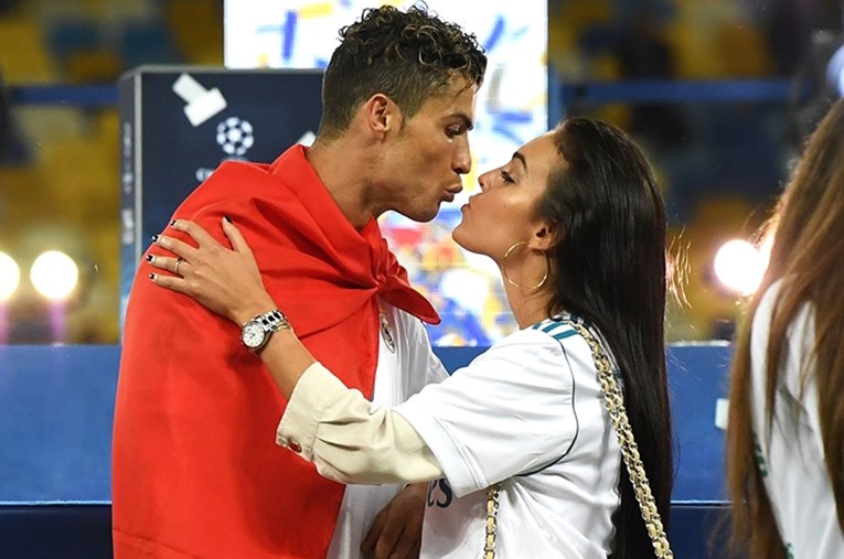 Cristiana Ronalda djevojka strastveno poljubila nakon pobjede nad Liverpoolom