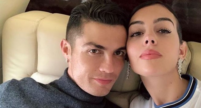 Evo što na Instagramu objavljuje Ronaldova cura dok njega sprdaju na internetu