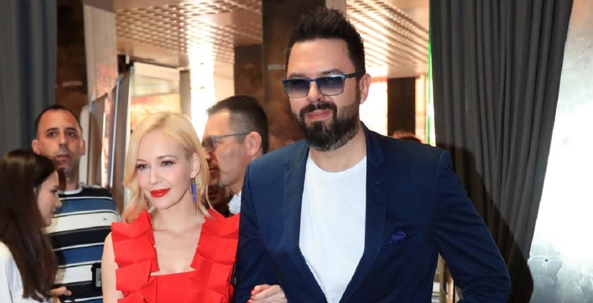 Jelena Rozga s čašom u ruci zapjevala Graši: "Što me iz svog srca tjeraš van?"