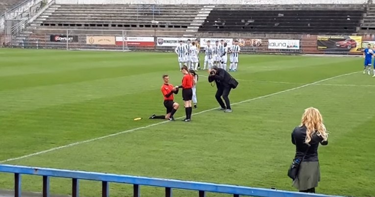 VIDEO Sudac prije utakmice zaprosio sutkinju: "Skoro sam pala s nogu"
