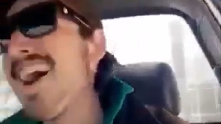 Objavljena snimka australskog manijaka koji gazi ptice i urla: "Ovo je odlično!"