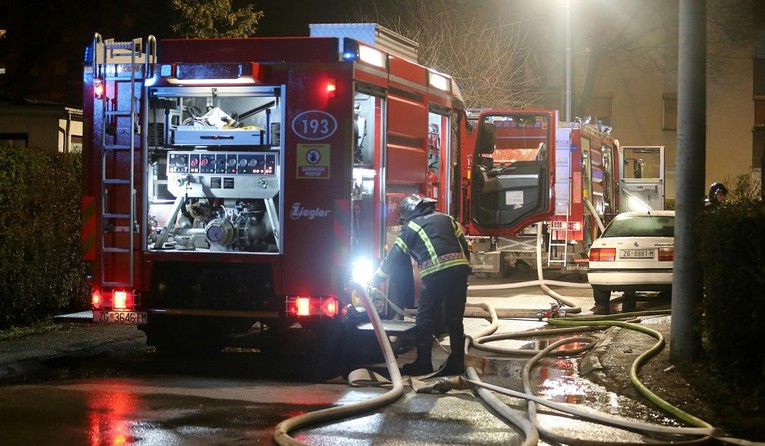 Planuo požar na krovu stare škole u Zagrebu, ubrzo je ugašen