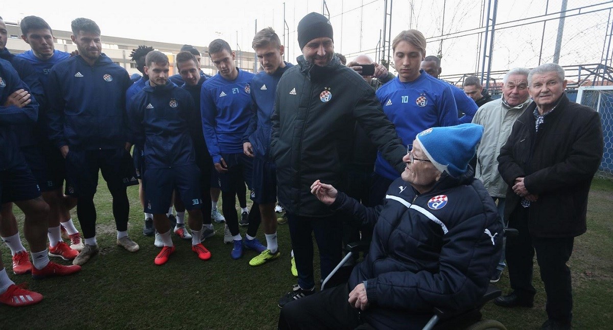 Dinamova ikona u kolicima došla na trening: "Vi imate ono što je narodu falilo"