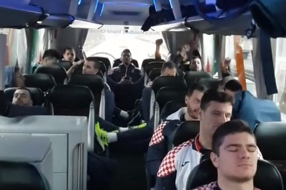 Bus pobjednika spavao je nakon lomljenja svjetskih prvaka, a onda je krenulo...