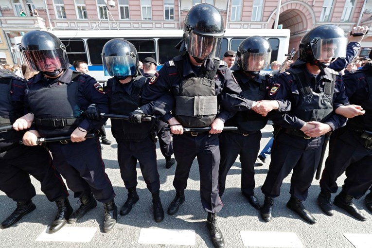 Deseci uhićeni na prosvjedima za oslobađanje tinejdžerica u Rusiji