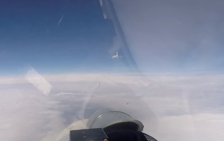 Rusi objavili snimku: Njihov lovac presreo dva NATO-ova aviona, pogledajte