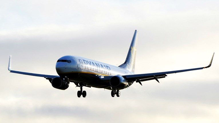 Ryanairov let prema Ibizi prisilno prizemljen zbog pijanih putnika
