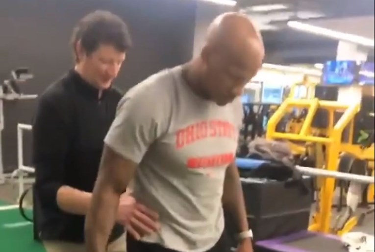 VIDEO Prije 16 mjeseci NFL igrač nije mogao hodati. Danas je inspiracija svima