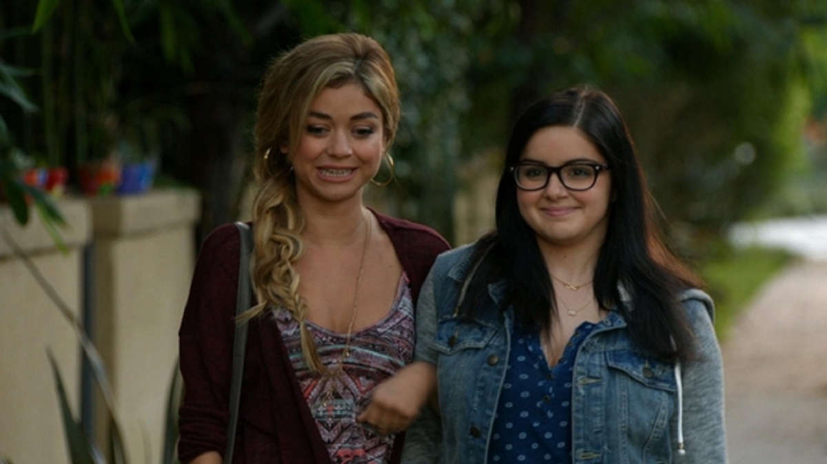 Ariel Winter napali zbog fotke bez grudnjaka, u obranu joj stala sestra iz Moderne obitelji