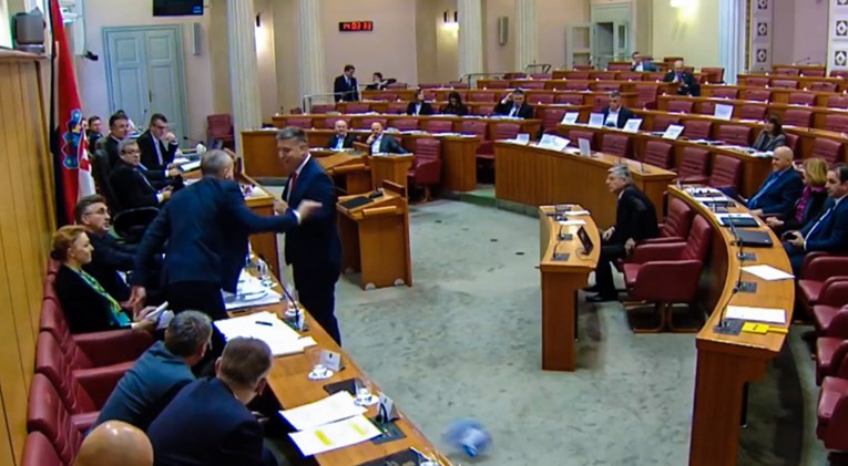 Plenković se prepirao sa zastupnicima, Krstičević podivljao na SDP-ovca