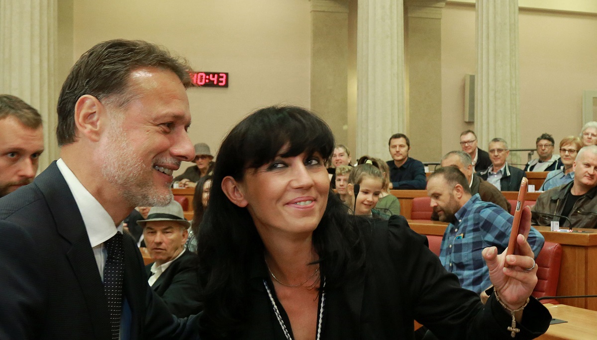 Njonjo s građanima u saboru: Ja sam tu već 15 godina i dosta mi je dobro