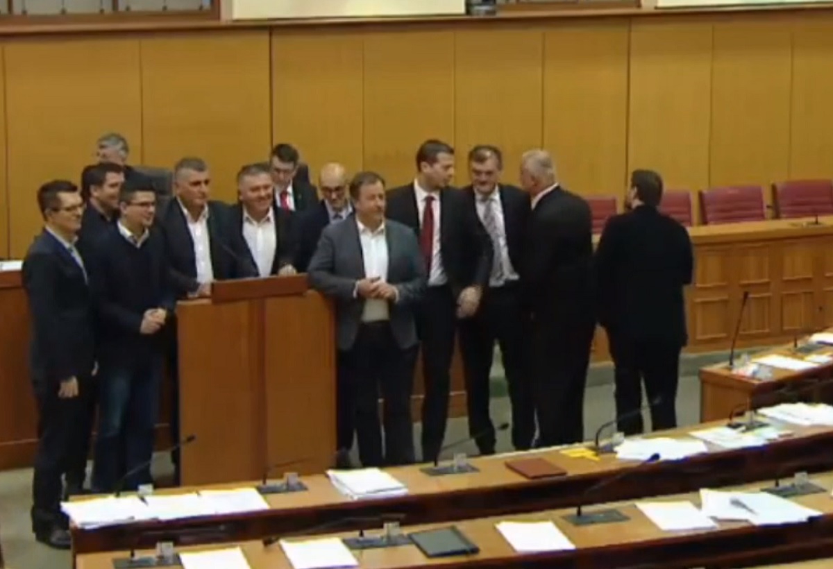 Cirkus u saboru: HDZ-ovac Bulju vikao "čobane", zastupnici psuju