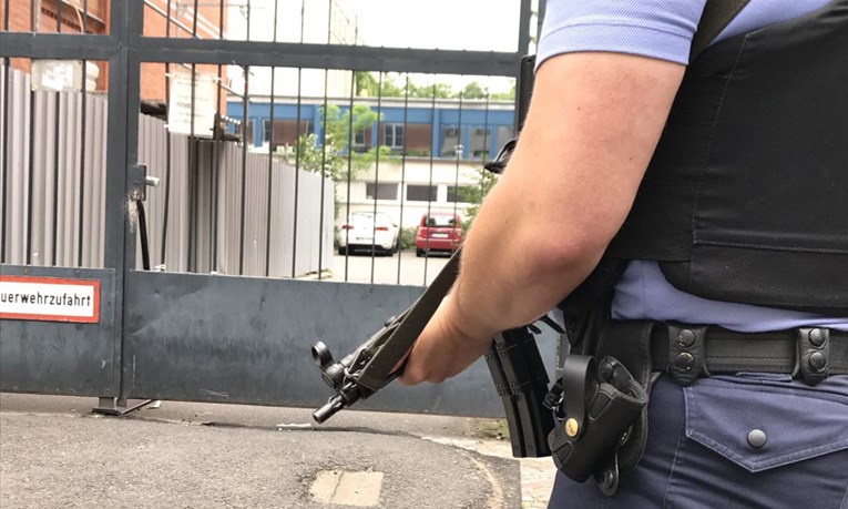 Evakuirana škola u Berlinu, 250 policajaca tražilo je otmičare s pištoljima. Nisu ih našli