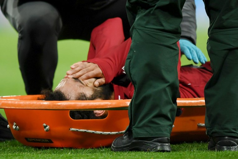 Salah pretrpio tešku ozljedu. Utakmicu napustio na nosilima
