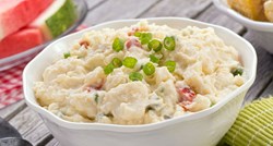 Prilog za toplije dane: Hladna salata od krumpira, jaja i povrća