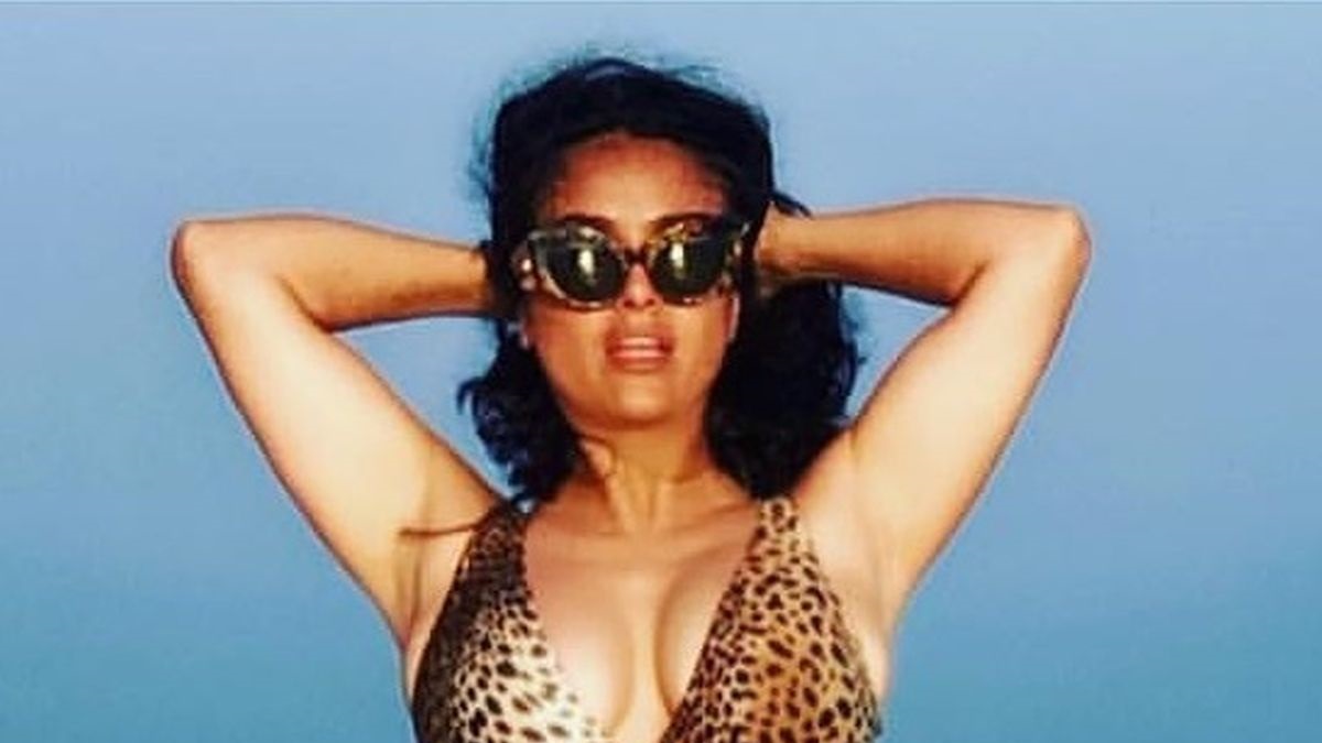 52-godišnja Salma Hayek u zavodljivom badiću pokazala nevjerojatnu figuru