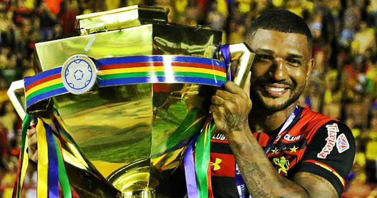 VIDEO Sammir osvojio prvi trofej u Brazilu i proslavio ga s navijačima