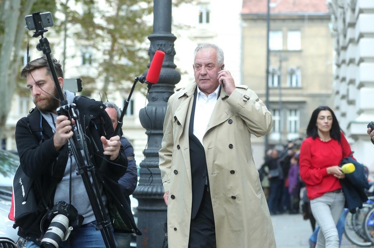 Sanadera novinari pitali od čega živi, on bahato odgovorio