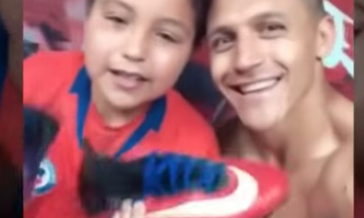 Alexis Sanchez oduševio poklonom za mladog navijača poslije utakmice Čilea