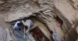 Tisuće ljudi žele piti vodu iz sarkofaga starog 2000 godina