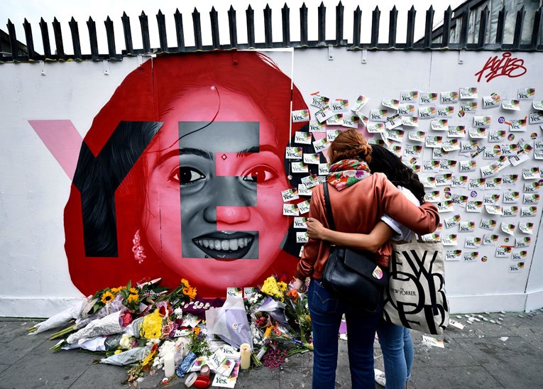 Roditelji preminule žene s plakata u Irskoj: Nazovite zakon o pobačaju po našoj kćeri
