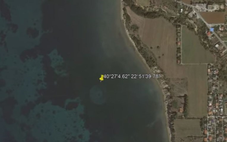 Ogromni neidentificirani objekt pronađen na Google Earthu uz obalu Grčke