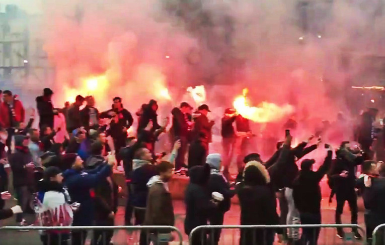 VIDEO Navijači PSG-a priredili pravi šou u Manchesteru uoči utakmice Lige prvaka