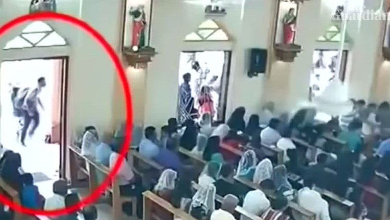 Kamera snimila terorista koji ulazi u crkvu neposredno prije pokolja