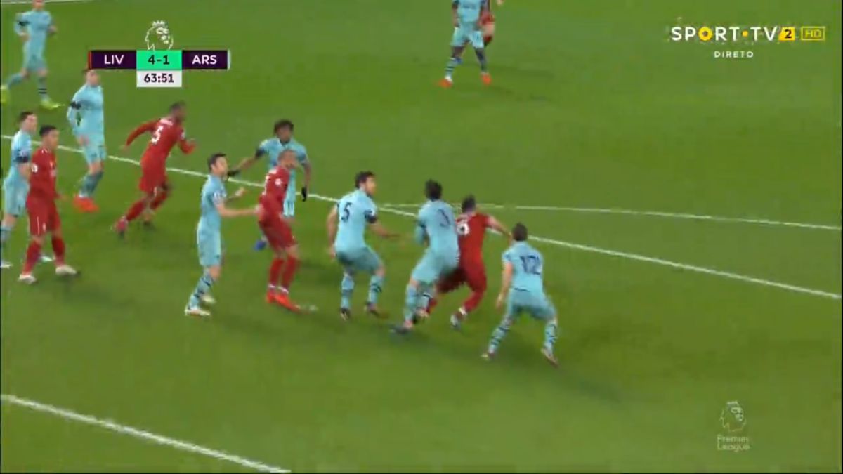 Lovren izborio penal protiv Arsenala: Srušio ga Kolašinac