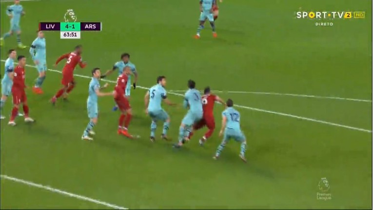 Lovren izborio penal protiv Arsenala: Srušio ga Kolašinac