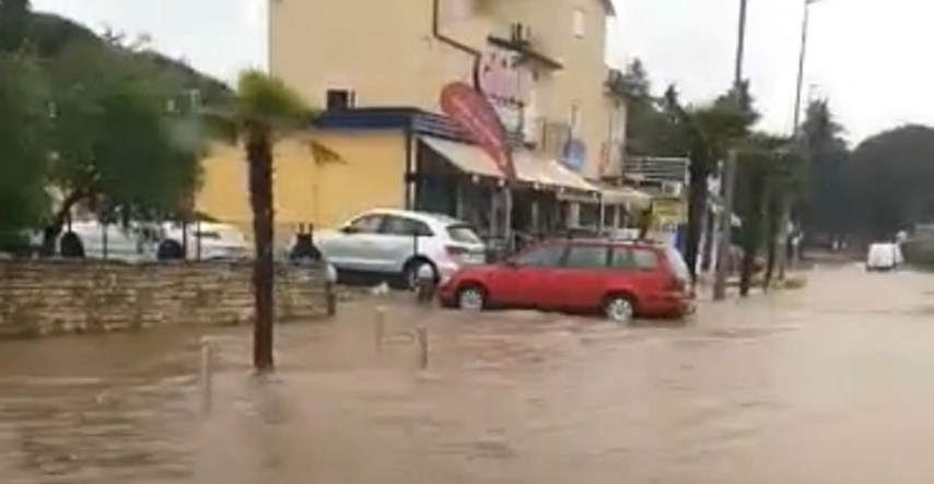 VIDEO Potop u Istri, u par sati palo kiše kao u mjesec dana
